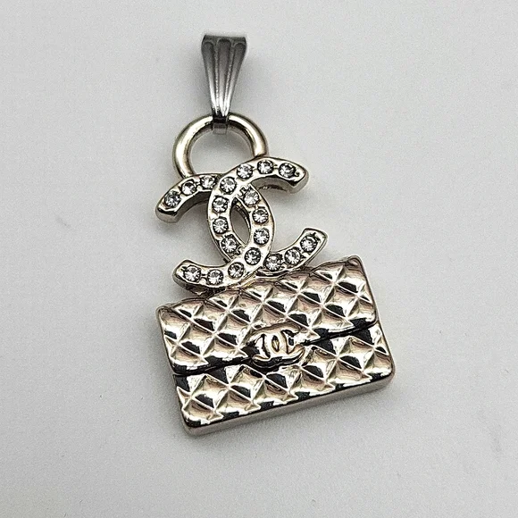 Luxury Charm/Zipper Pull - Picture 1 of 6